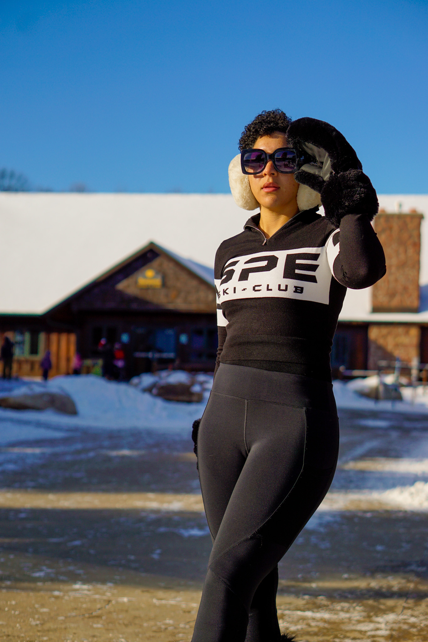 winter baddie outfit, faux fur accessories, apres ski black girl, winter fashion