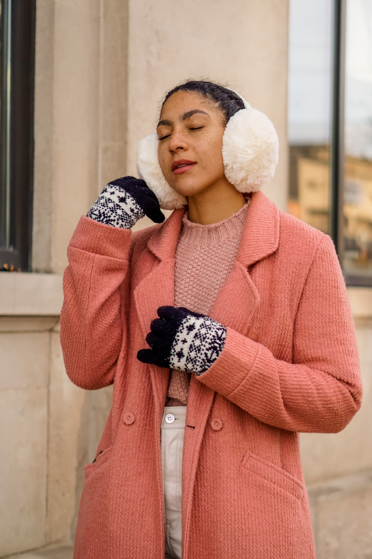 stylish winter accessories for women, chic winter outfit idea black girl, winter accessories hats, black girl fashion blogger, winter accessories gloves